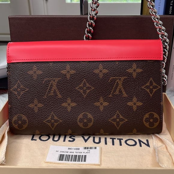 Louis Vuitton Monogram Canvas Saint Germain Totem Wallet W ChainLimited Edition - Picture 3 of 17